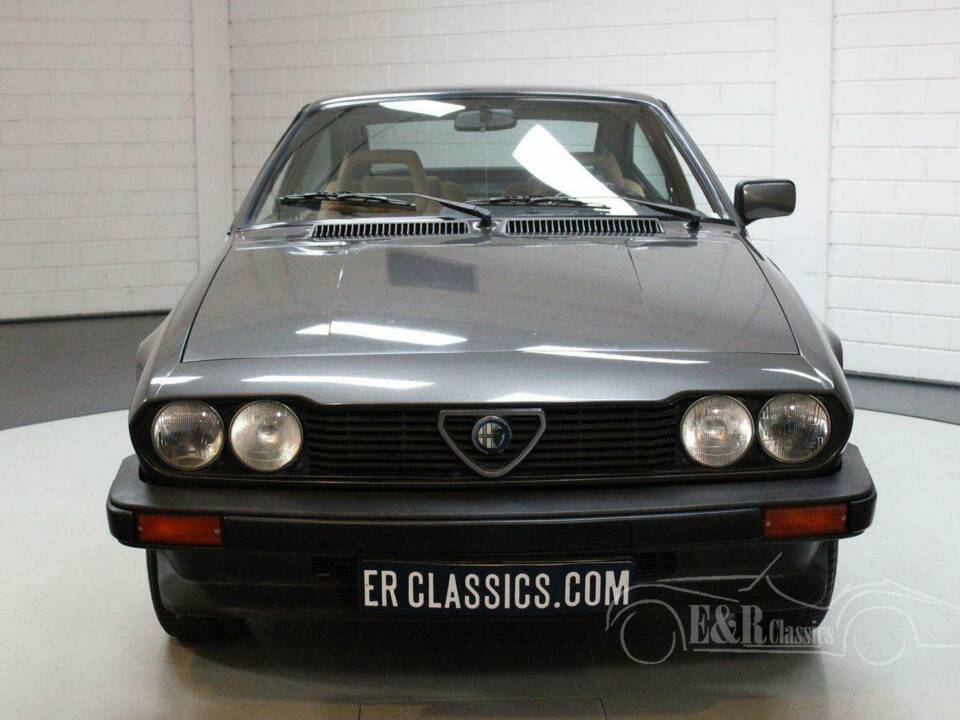 Imagen 4/15 de Alfa Romeo GTV 2.0 (1983)