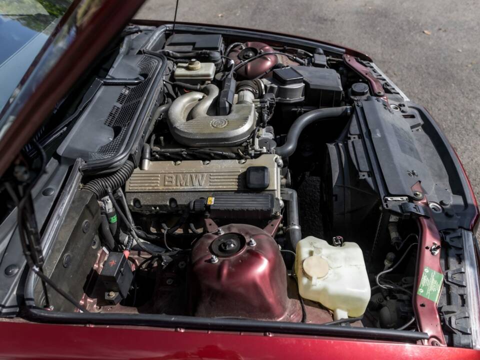 Immagine 21/23 di BMW 318i (1995)