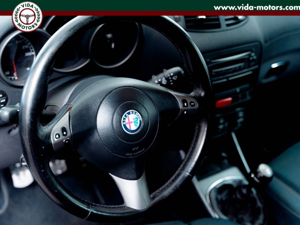 Image 19/45 de Alfa Romeo 147 3.2 GTA (2004)