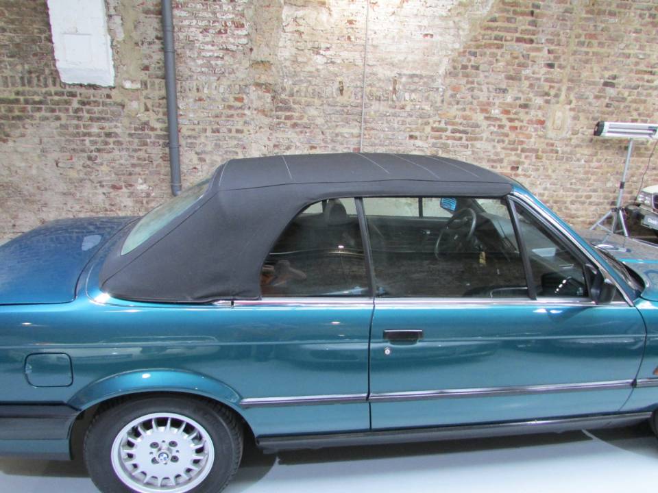 Image 22/30 of BMW 318i (1992)