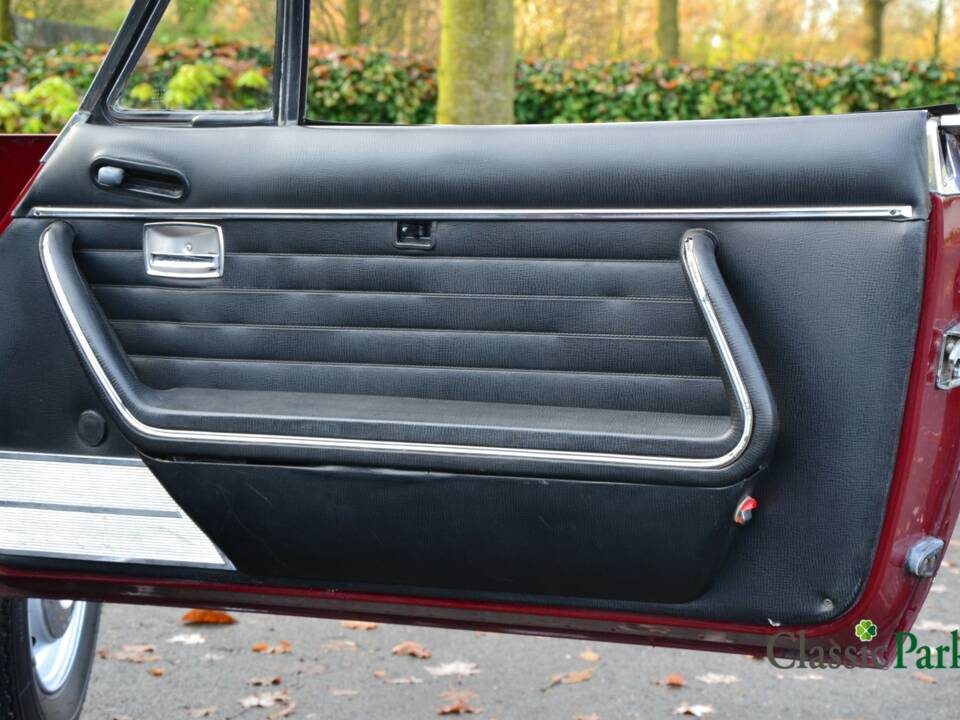Bild 16/38 von Peugeot 504 Convertible (1970)