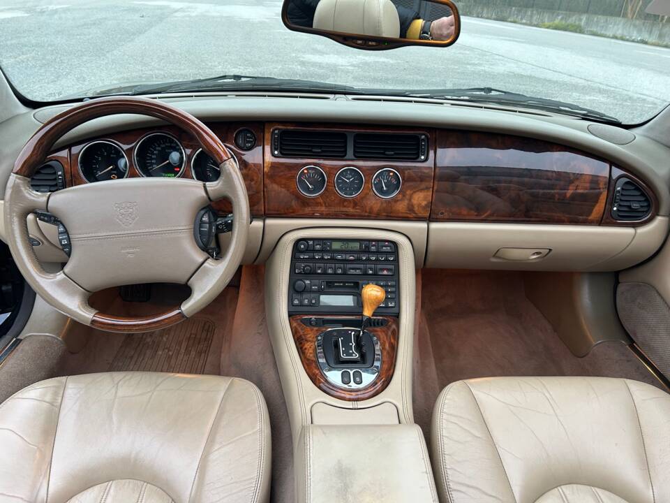 Imagen 13/35 de Jaguar XK8 4.0 (2002)