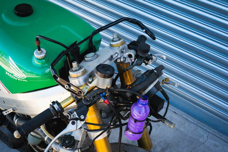 Image 43/50 of Honda VFR 750R RC 30 (1992)