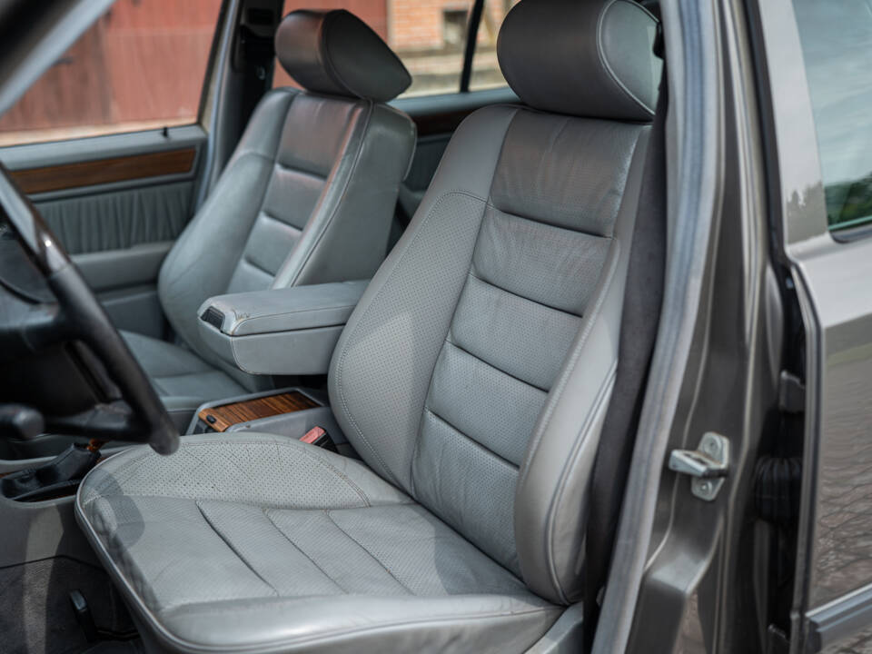 Image 22/66 of Mercedes-Benz 200 TE (1989)