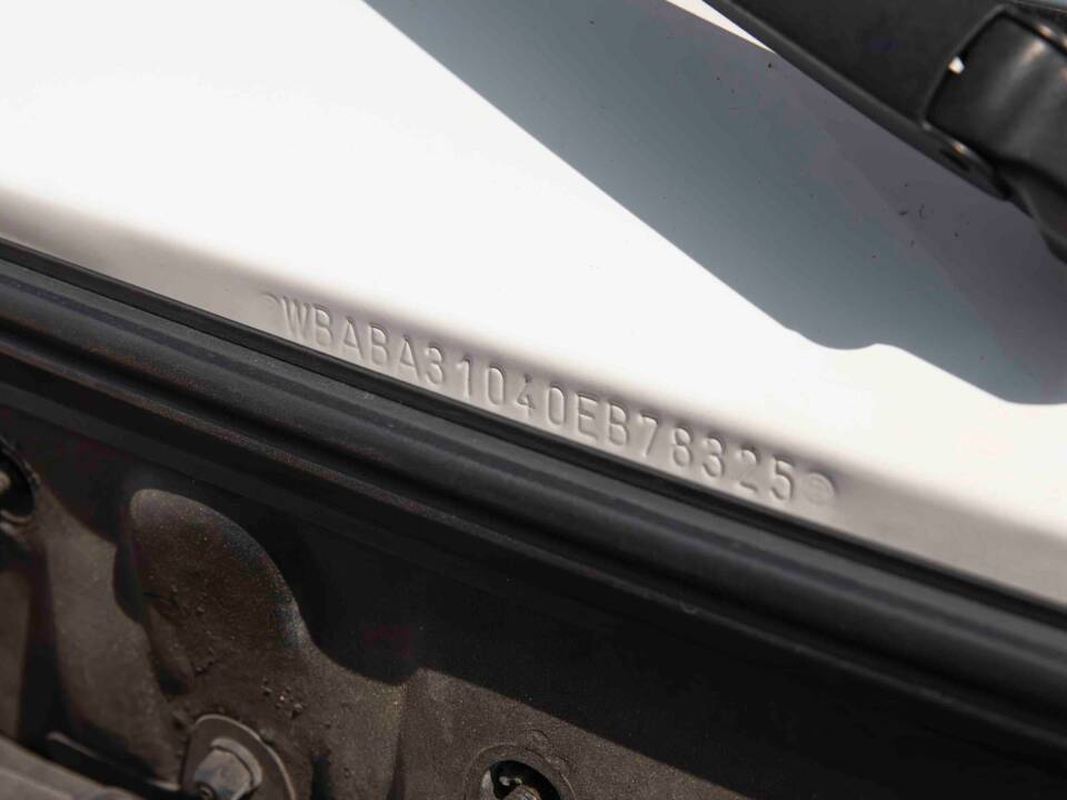 Image 69/70 of BMW 320i (1990)