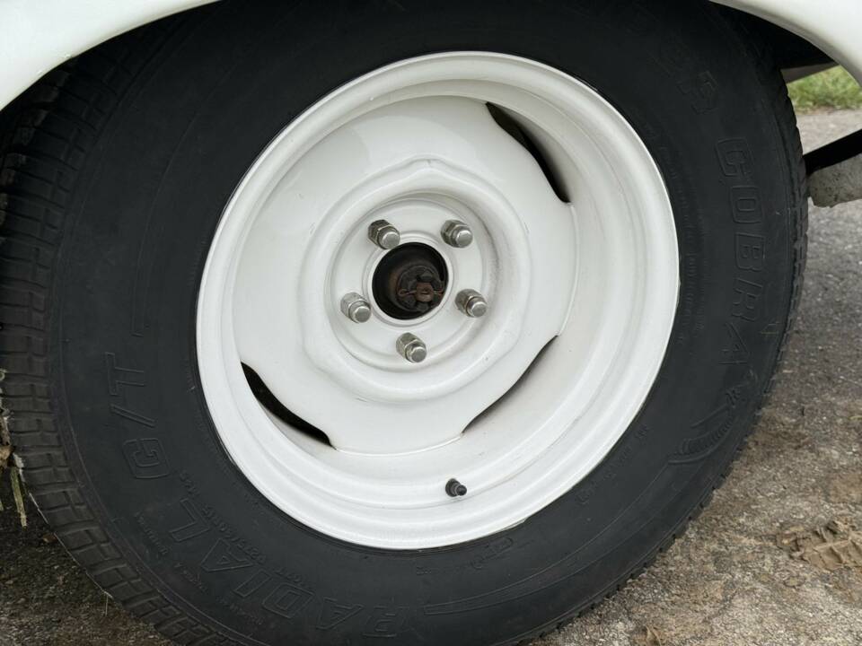 Image 16/22 of Plymouth Sport Fury (1963)