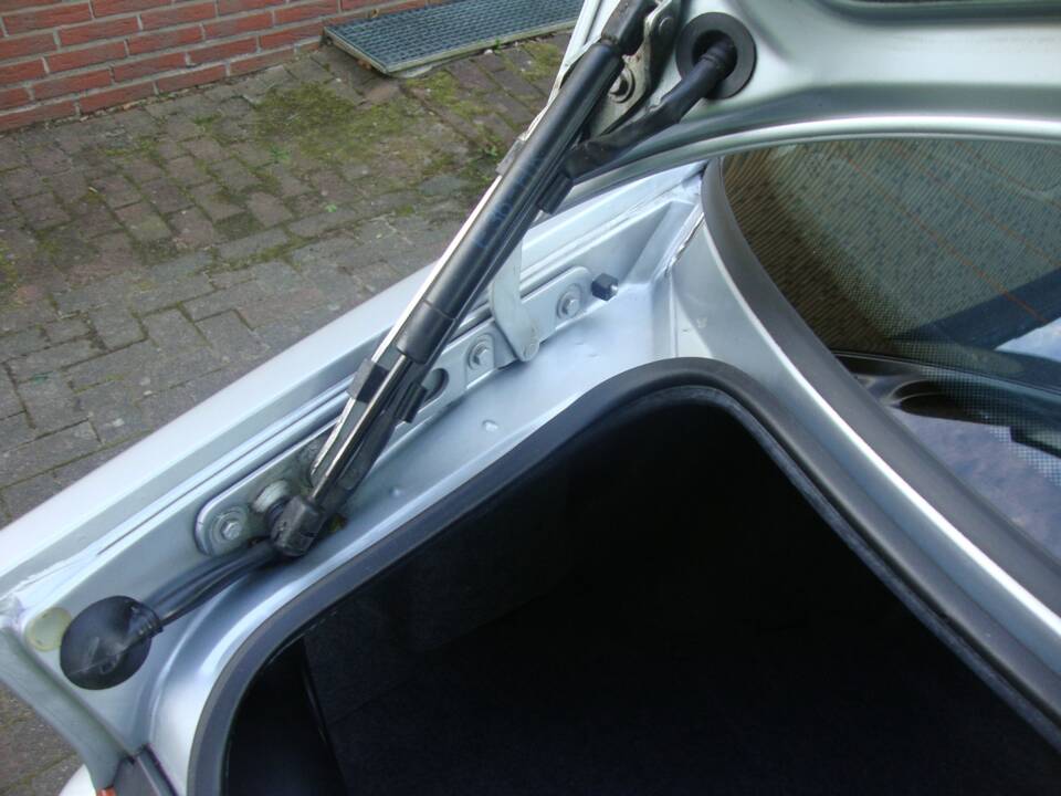 Afbeelding 31/39 van BMW 316i (1993)