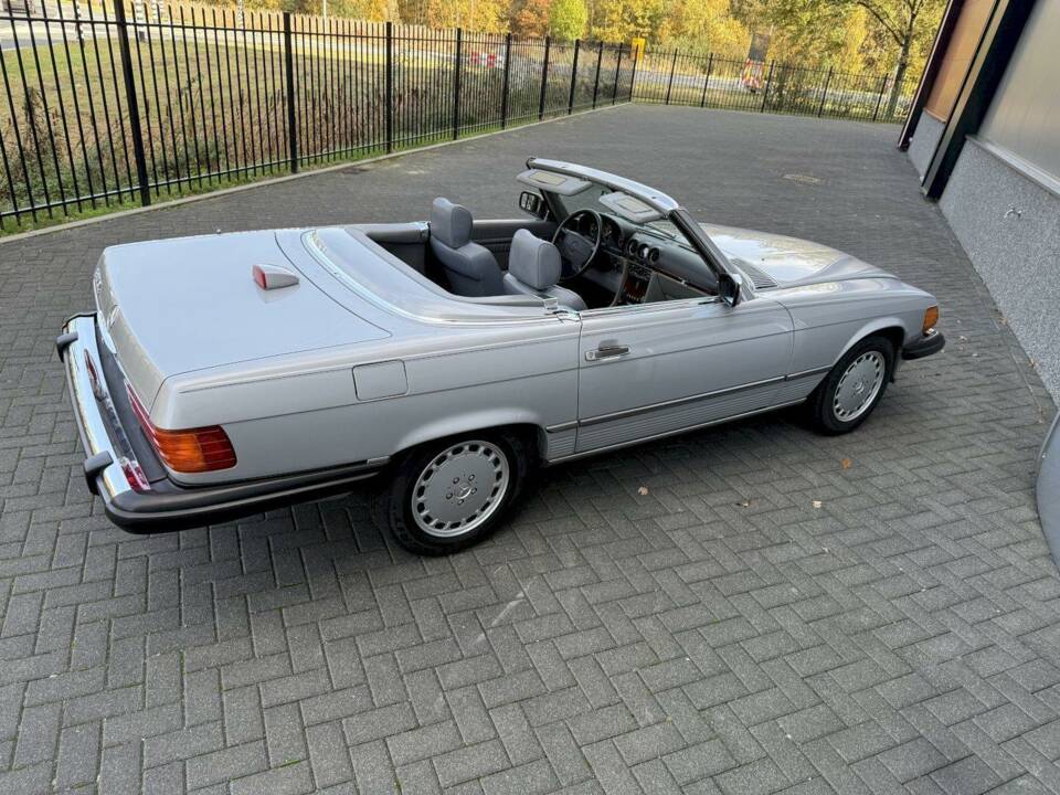 Image 13/36 de Mercedes-Benz 560 SL (1987)