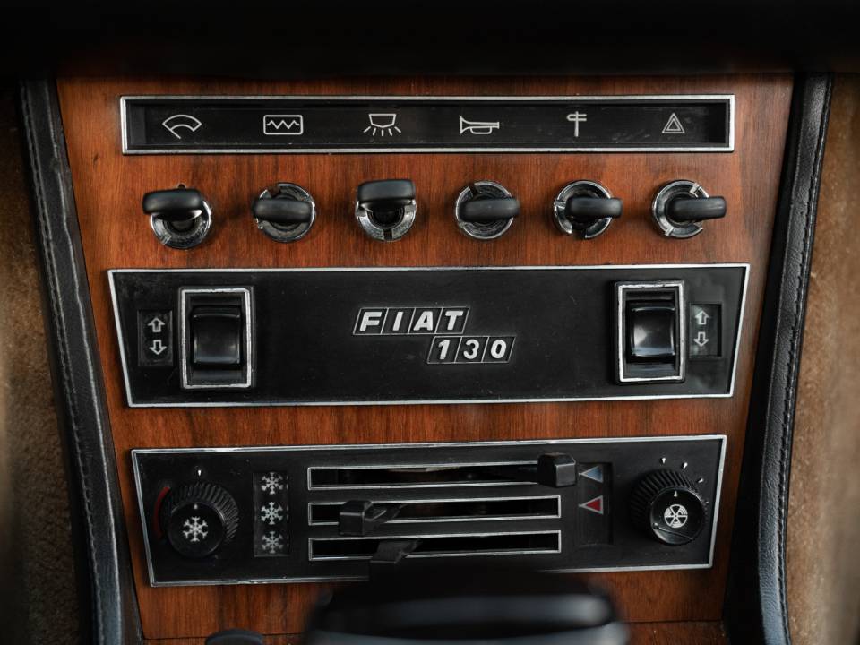 Image 24/37 of FIAT 130 Coupe (1972)