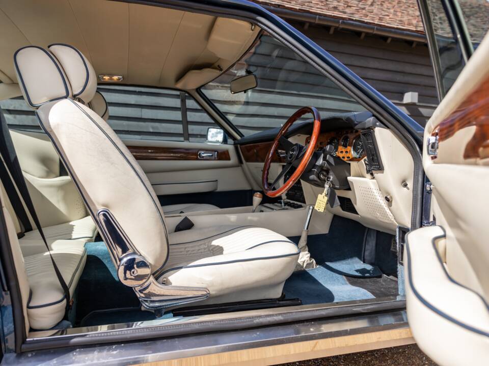Bild 44/70 von Aston Martin V8 EFi (1988)