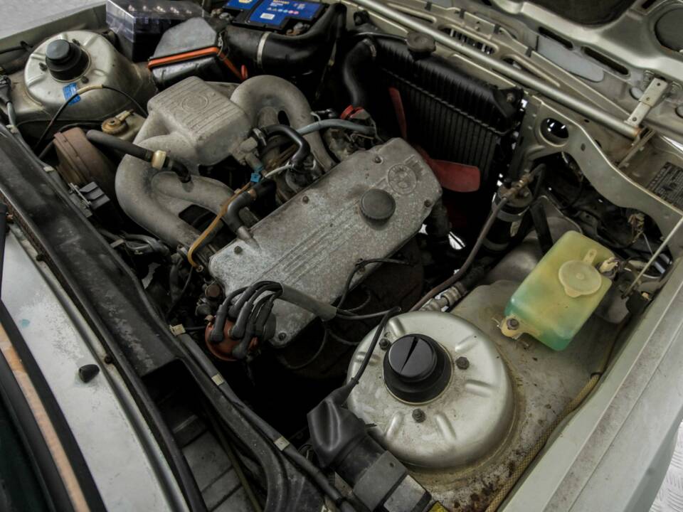 Bild 37/50 von BMW 320i (1981)