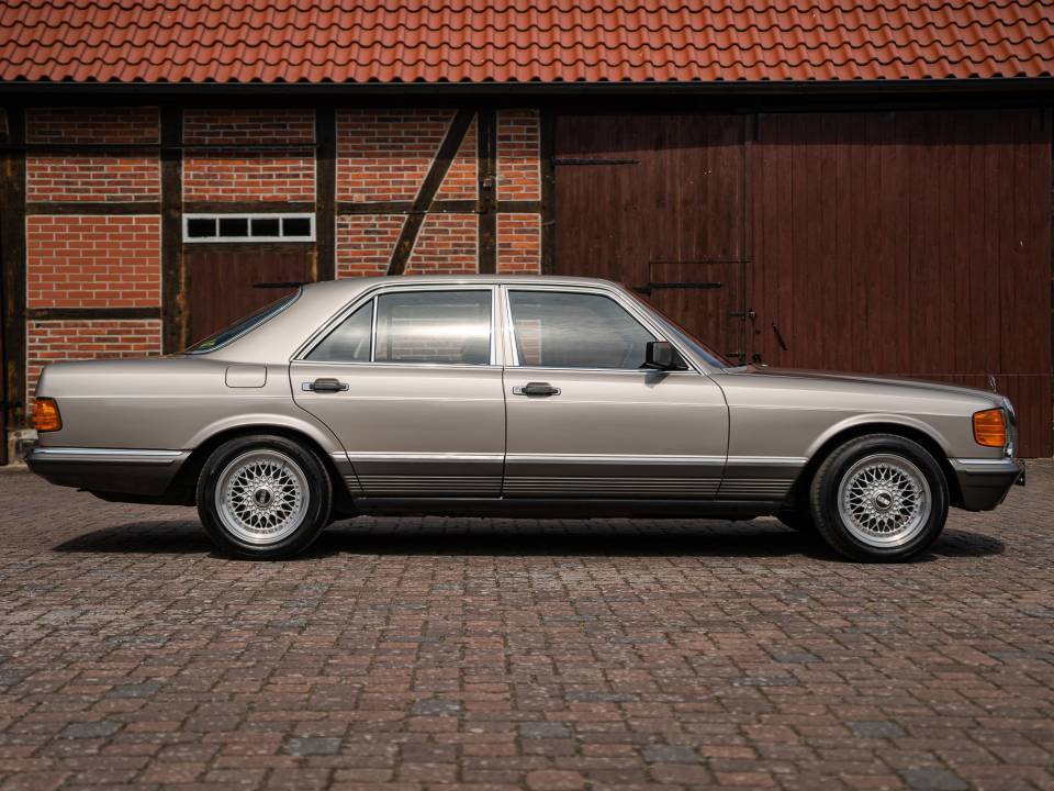 Image 12/50 of Mercedes-Benz 280 SE (1985)