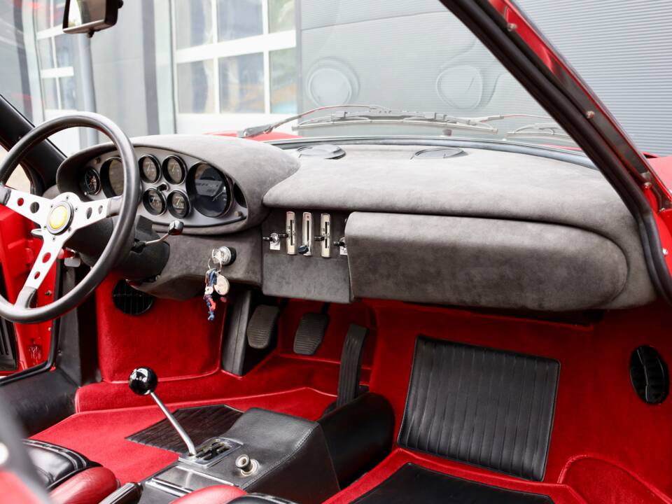 Image 9/24 de Ferrari Dino 246 GT (1973)