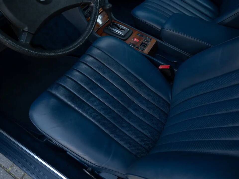 Image 24/62 of Mercedes-Benz 280 CE (1982)