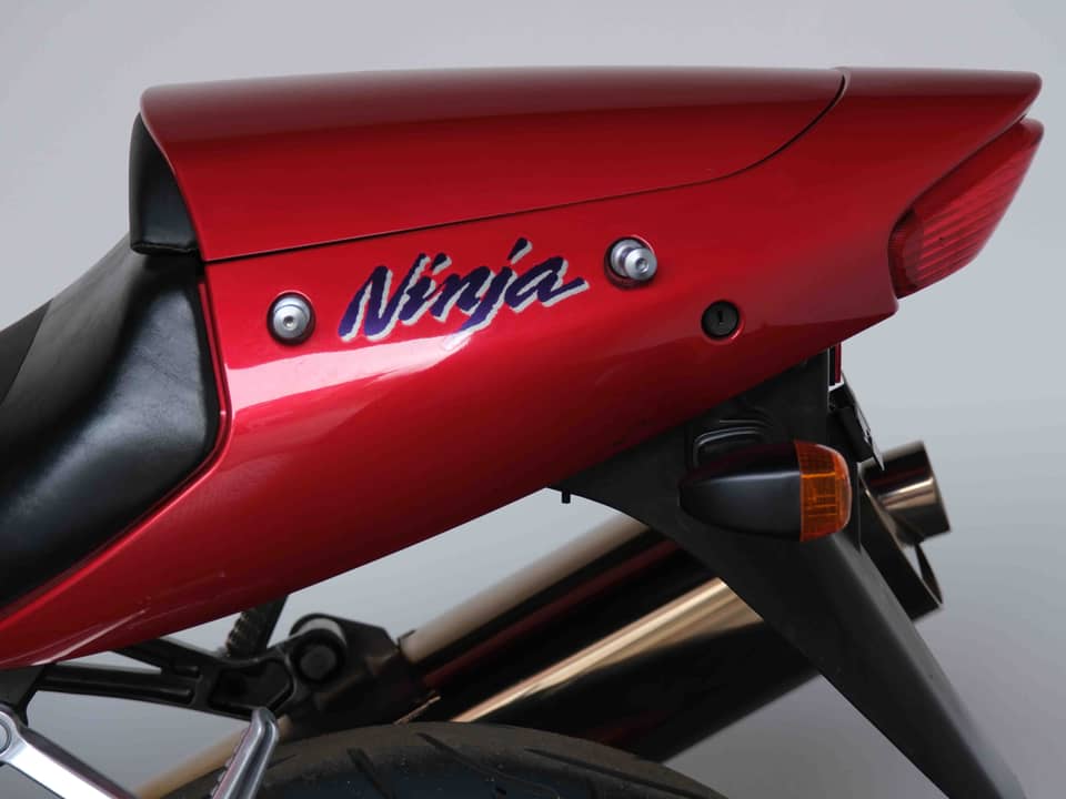 Image 82/91 of Kawasaki Ninja 1200 ZX-12R (2000)