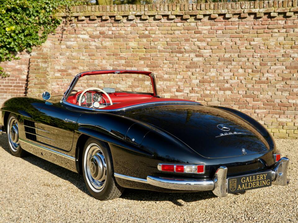 Image 2/50 of Mercedes-Benz 300 SL Roadster (1959)