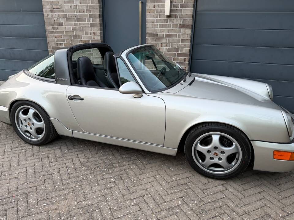 Image 3/21 of Porsche 911 Carrera 2 (1991)