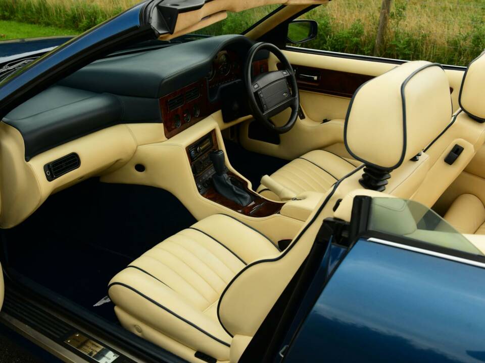 Bild 29/50 von Aston Martin Virage Volante (1995)