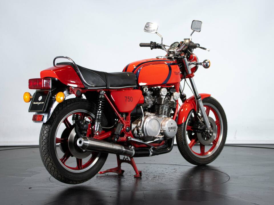 Immagine 4/50 di Yamaha DUMMY (1979)
