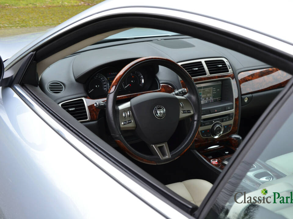 Image 27/50 de Jaguar XK 4.2 (2006)