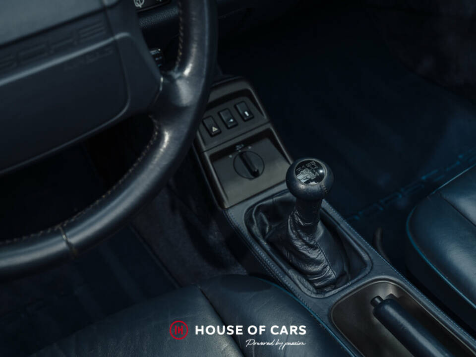 Image 22/25 of Porsche 911 Carrera 2 (1993)