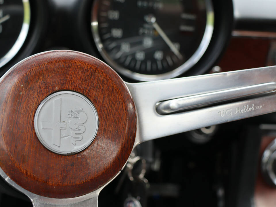 Image 23/50 of Alfa Romeo 1750 GT Veloce (1971)