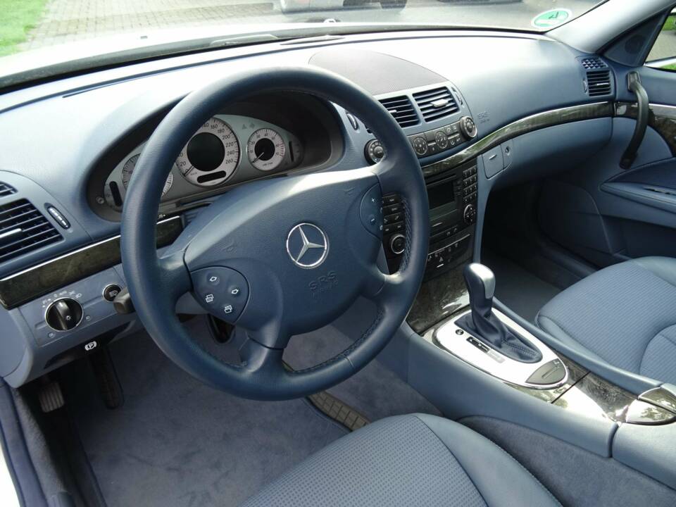 Image 14/25 of Mercedes-Benz E 200 Kompressor T (2004)