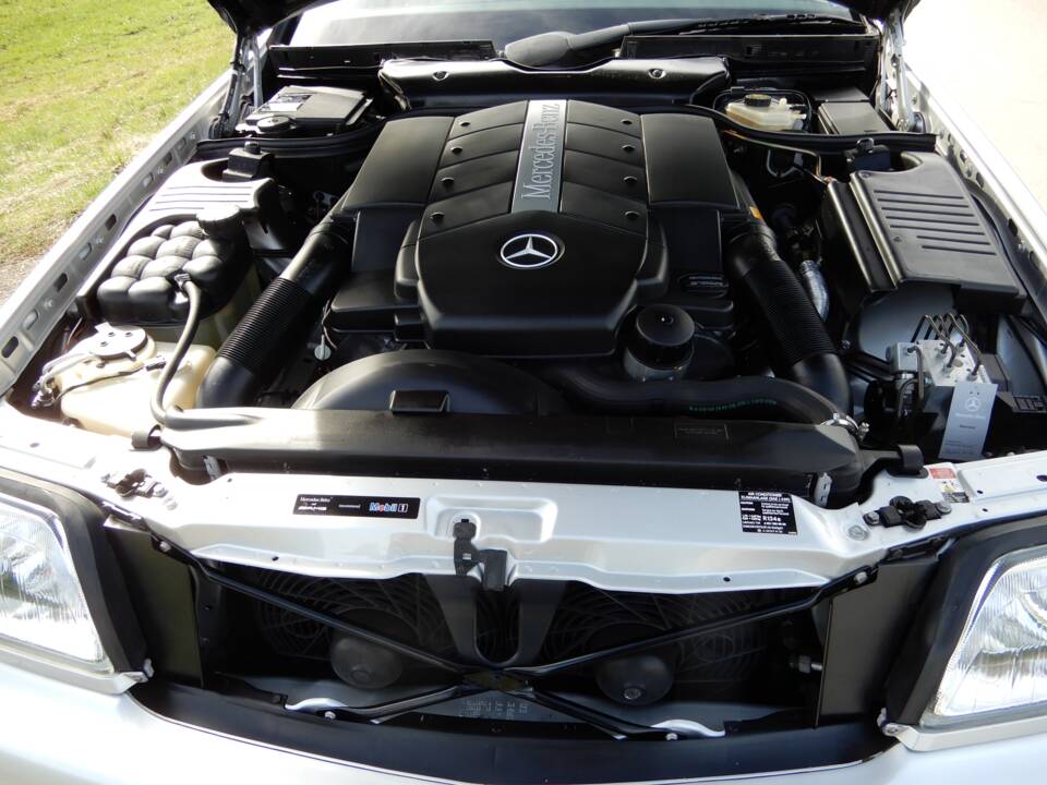 Image 22/25 of Mercedes-Benz SL 500 (2000)