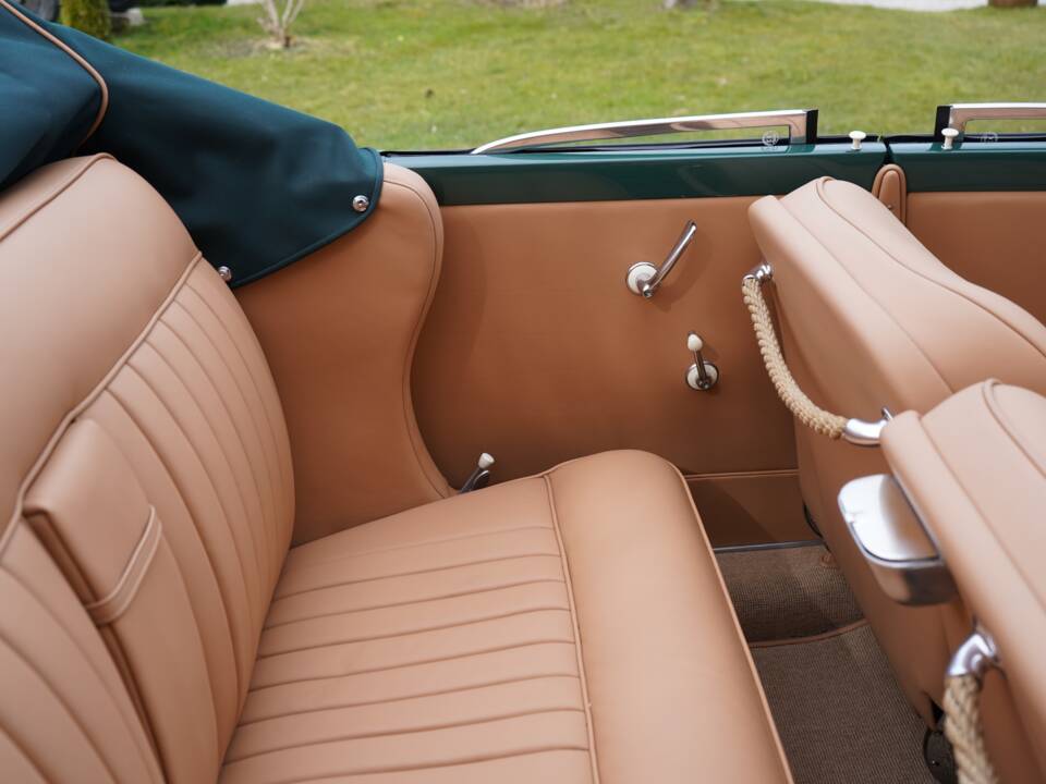 Image 29/38 of BMW 502 Baur (1955)