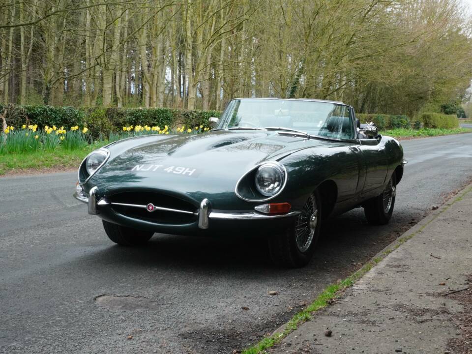 Image 21/25 de Jaguar E-Type (1970)