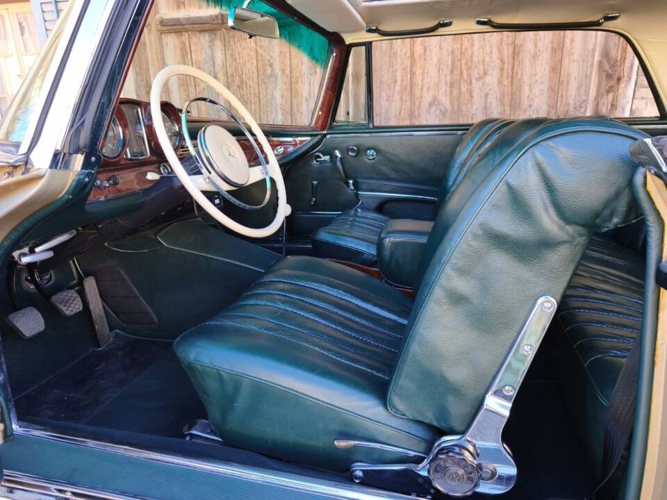 Afbeelding 4/30 van Mercedes-Benz 220 SE b (1961)