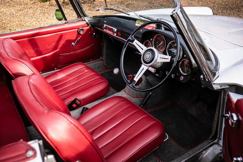 Image 2/50 of Alfa Romeo 2600 Spider (1963)