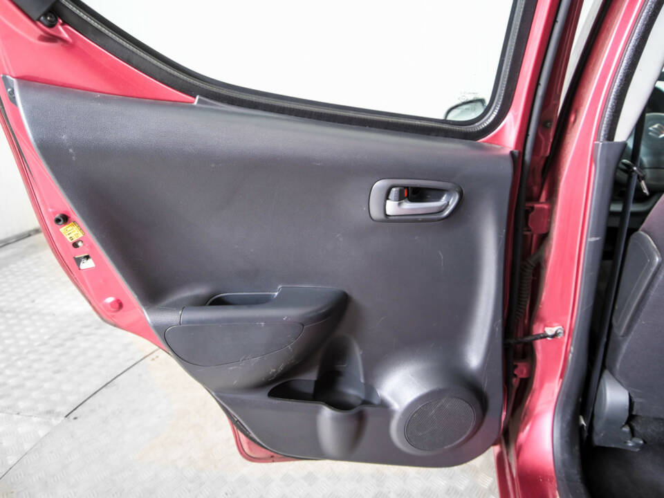 Image 31/48 of Suzuki Alto (2010)