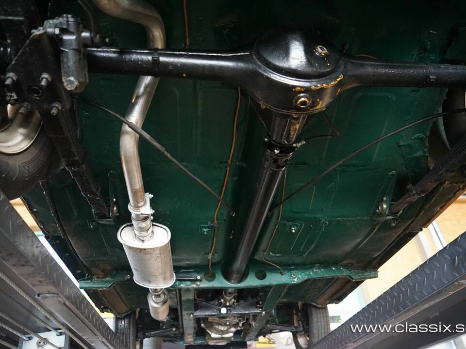 Image 15/17 of Morris Minor 1000 Traveller (1971)