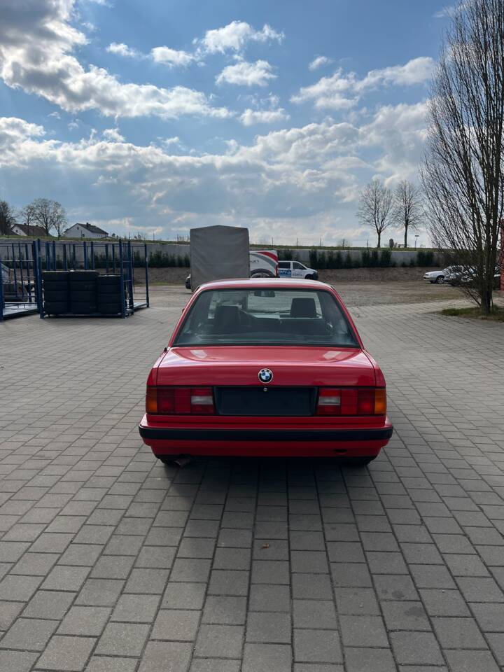 Image 4/6 of BMW 316i (1989)