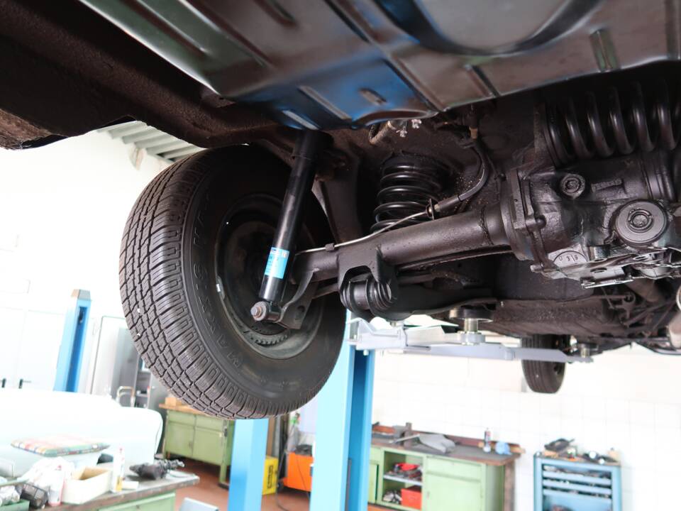 Image 30/32 of Mercedes-Benz 200 D (1966)