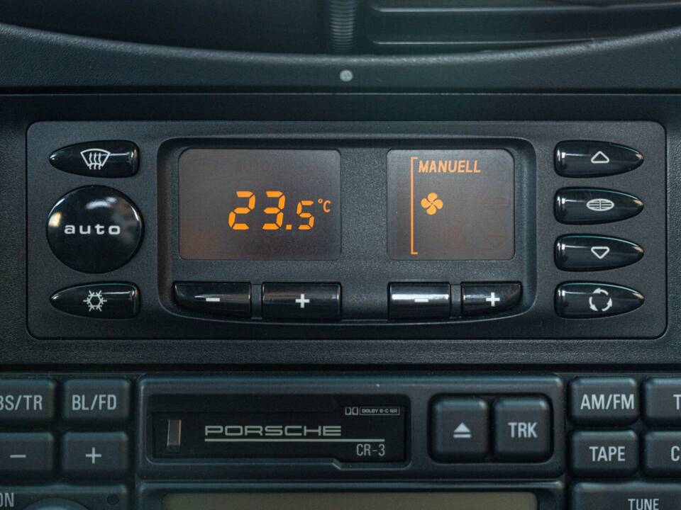 Image 44/50 of Porsche Boxster (1997)