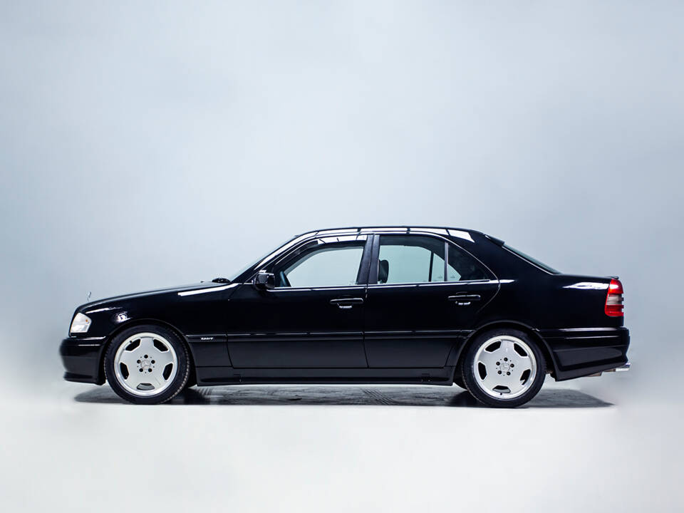 Imagen 5/29 de Mercedes-Benz C 36 AMG (1994)