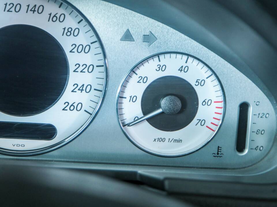 Bild 21/50 von Mercedes-Benz E 200 Kompressor T (2003)