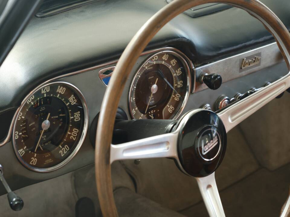 Bild 45/50 von Lancia Flaminia GT 2.5 3C Touring (1963)