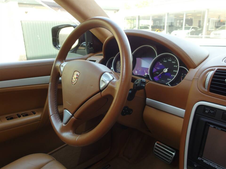 Image 52/93 of Porsche Cayenne Turbo (2007)
