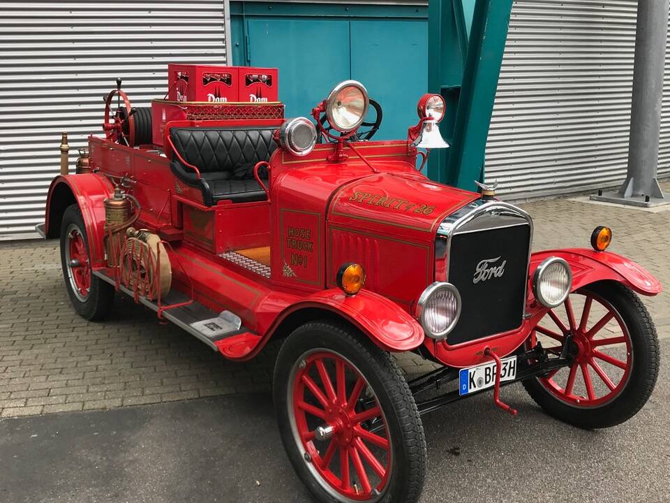 Image 7/8 of Ford Model T Firetruck (1926)