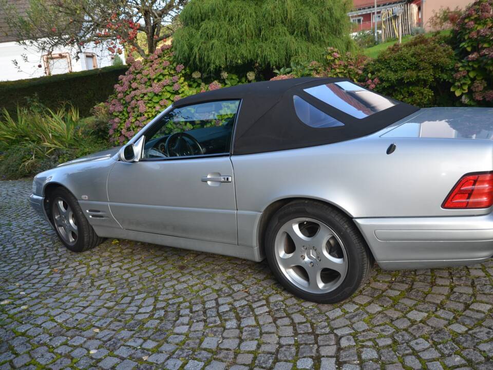 Image 2/11 of Mercedes-Benz SL 320 (2000)
