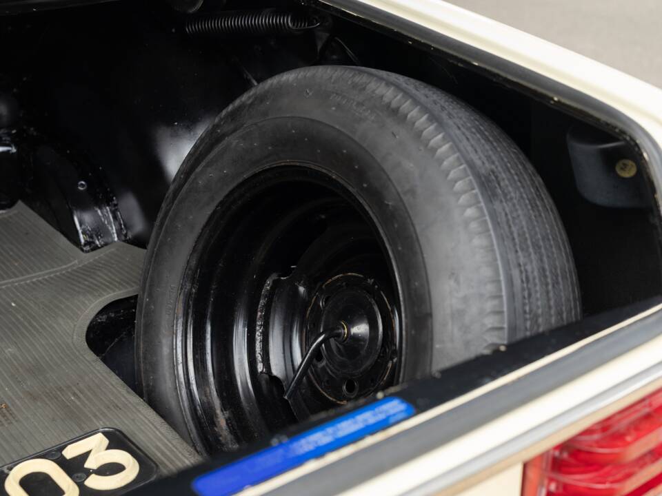 Bild 9/40 von Mercedes-Benz 230/4 (1976)