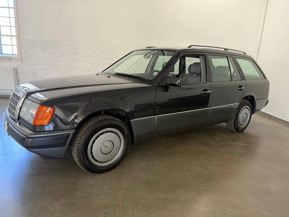 Image 4/43 of Mercedes-Benz 230 TE (1992)