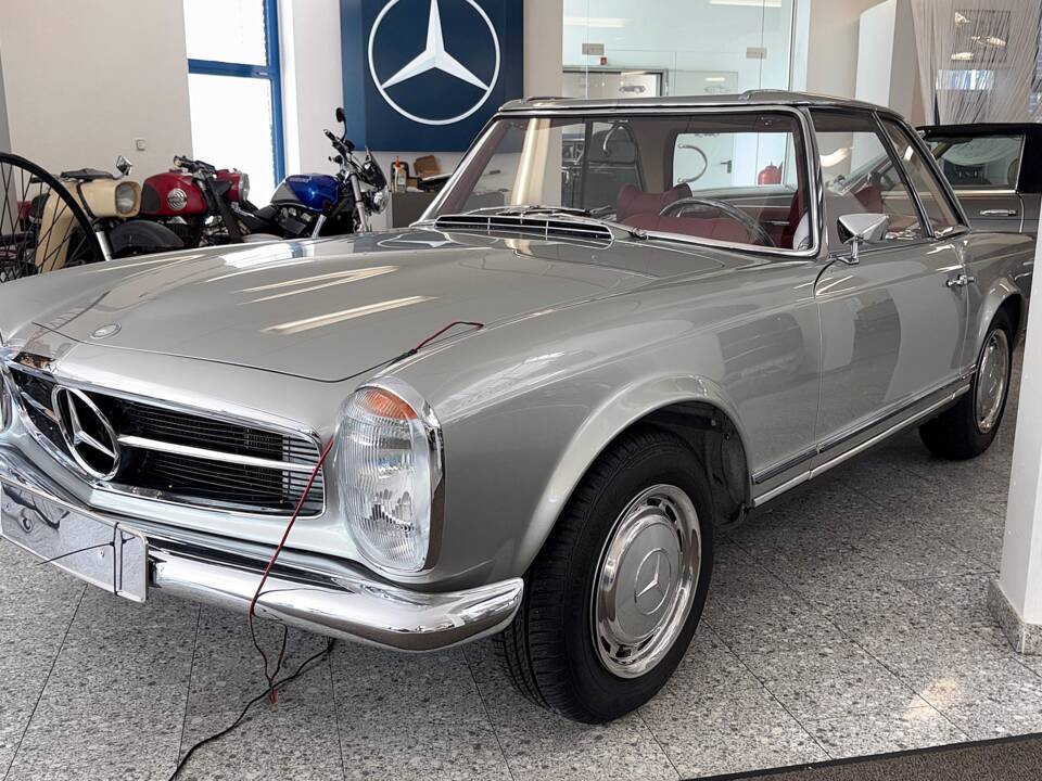 Image 1/24 of Mercedes-Benz 280 SL (1968)