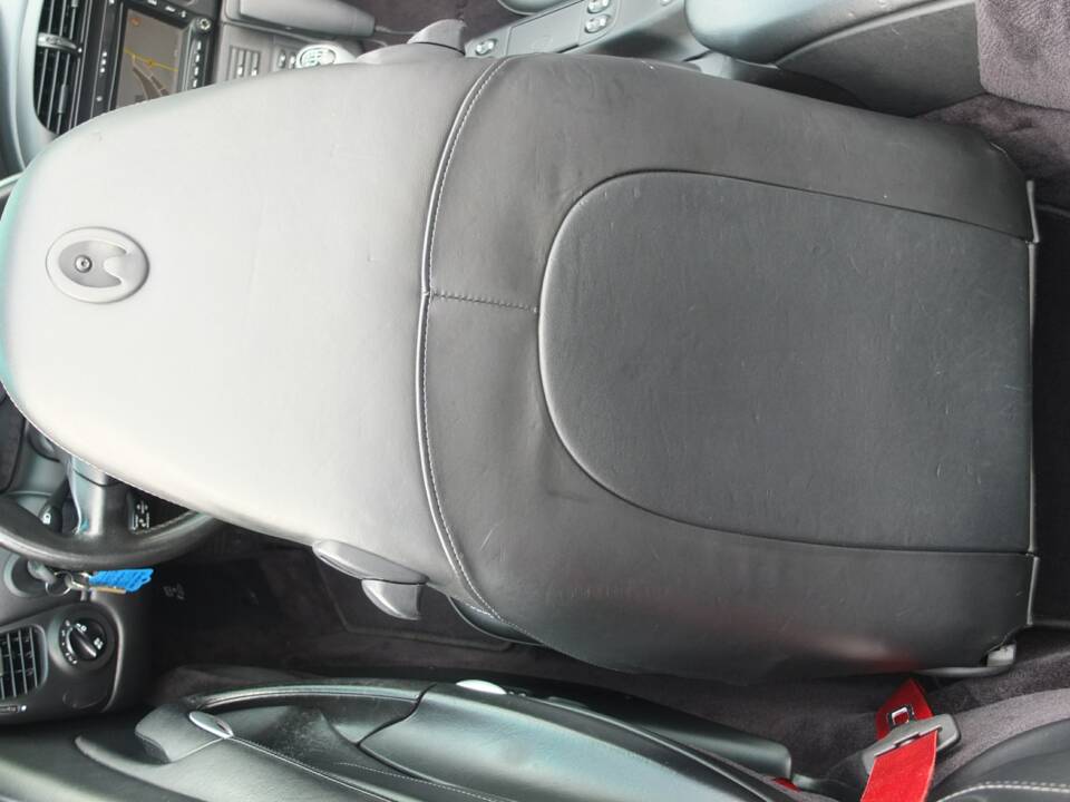 Bild 70/73 von Porsche 911 Carrera 4S (2004)