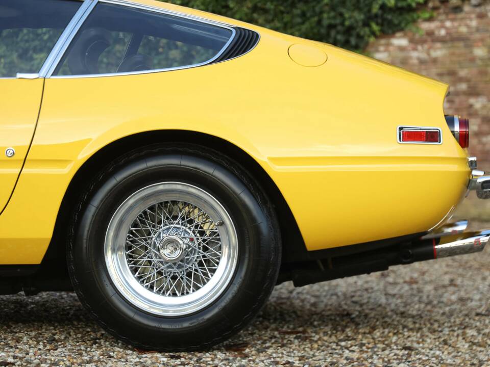 Image 26/50 of Ferrari 365 GTB/4 Daytona (1973)