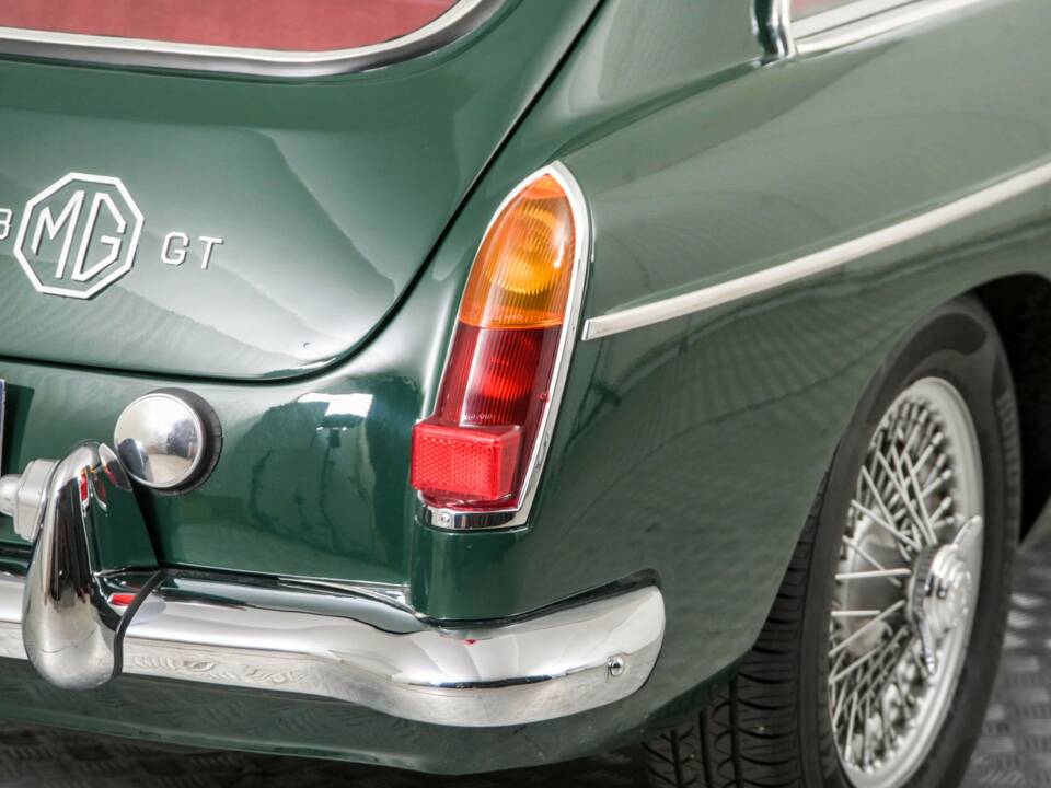 Image 31/50 de MG MGB GT (1966)