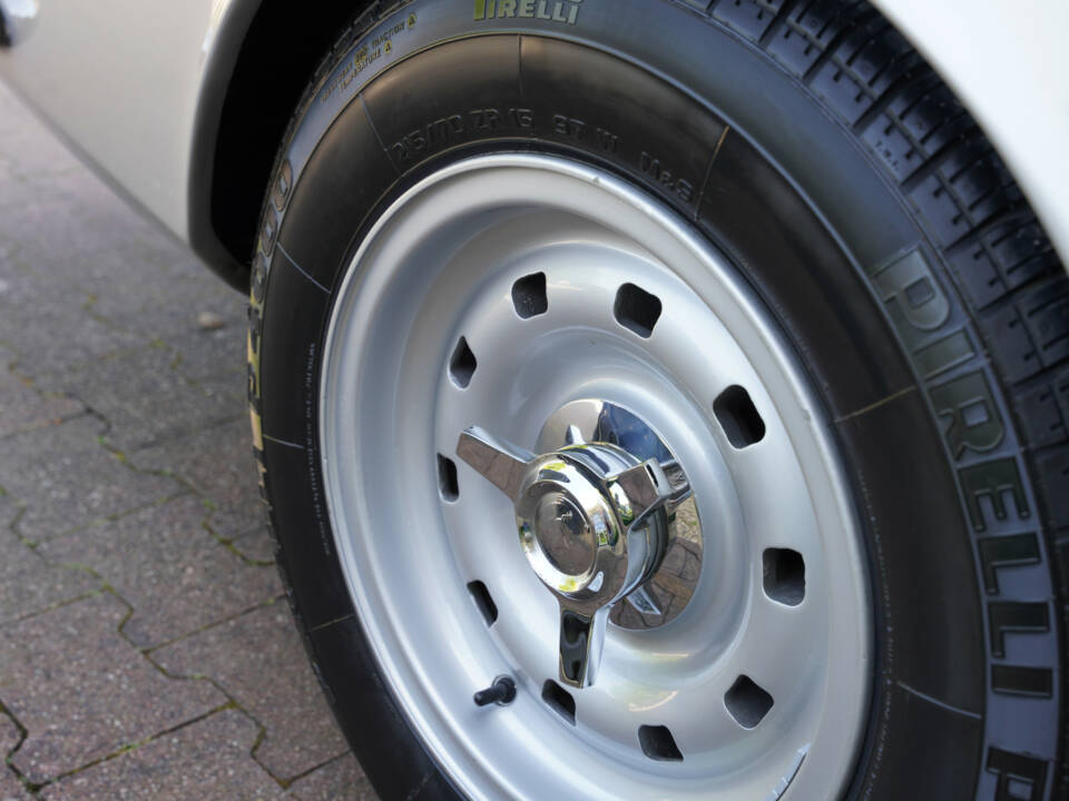 Image 25/50 de Ferrari 365 GT 2+2 (1970)